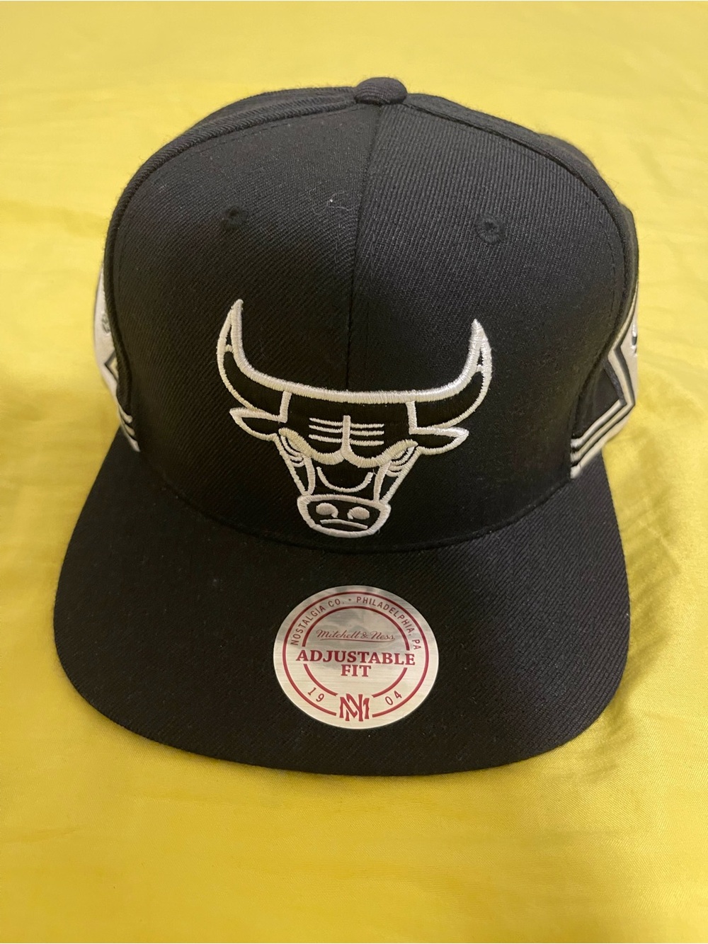 Mitchell & Ness Black Chicago Bulls Snapback with White Embroidery